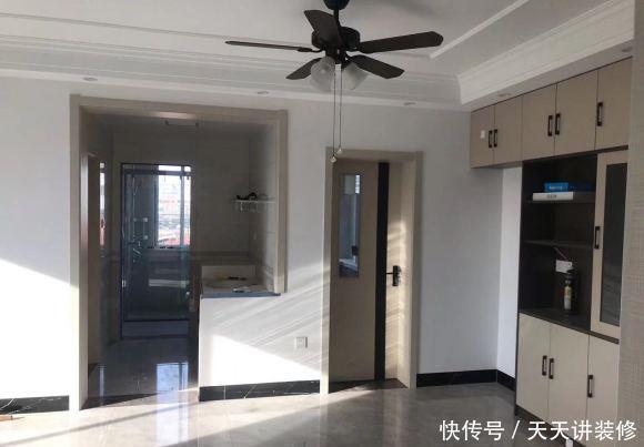 齐家栗子|花了10万块就把硬装搞定了，没钱只能省了，洗手台的设计还挺独特