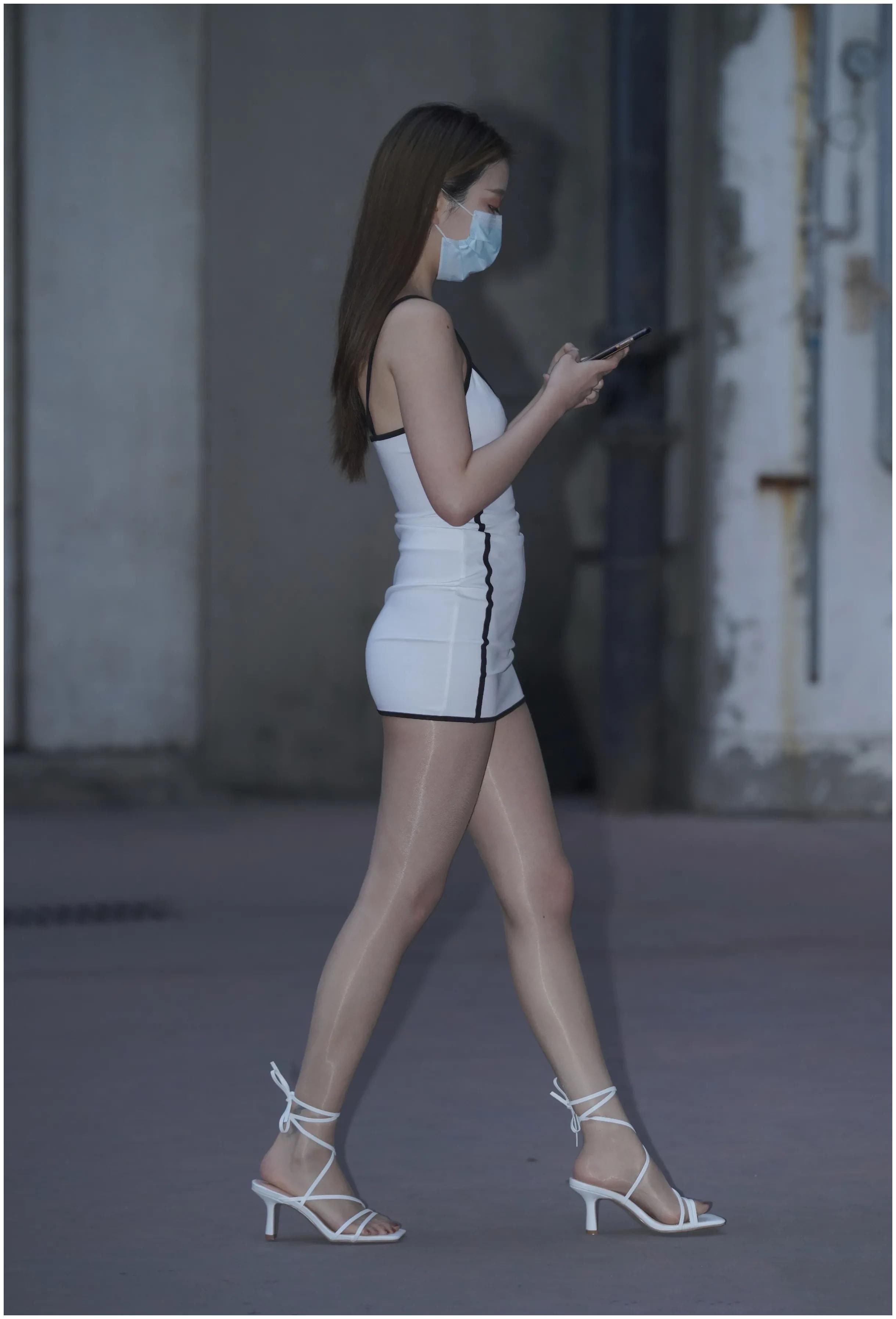 “敷腿膜”打底马油袜