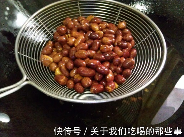 花生米不能直接油炸,想要个个香酥可口,越嚼越香,牢记3个技巧