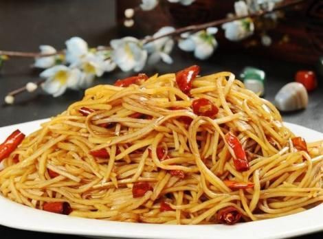 手脚冰凉怎么办?要用此物,秋冬养生特别要留意防寒保暖!勿忽视