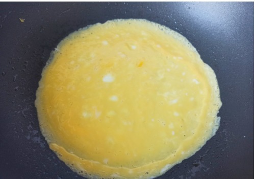 口感|跟大厨学一道蛋卷的做法,三两下搞定,口感鲜香味道好