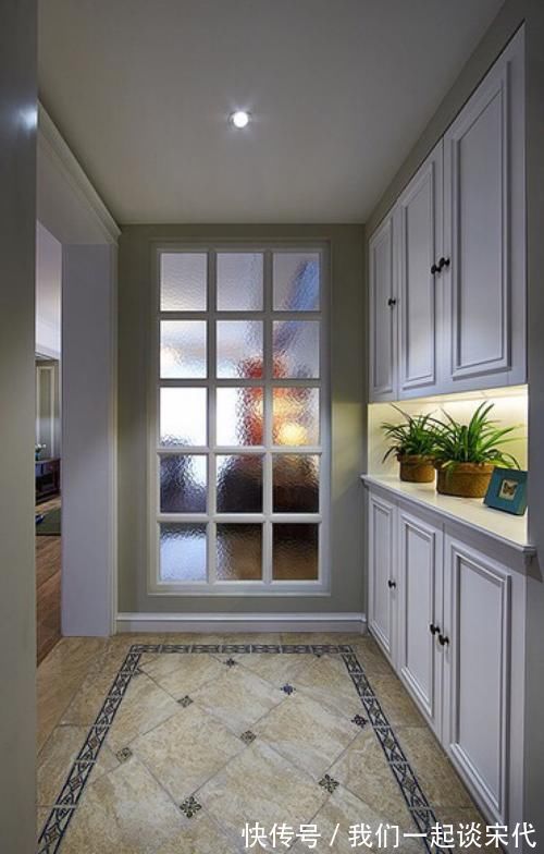 木栅栏|无玄关户型还只知道靠墙打柜子？光秃秃的不如装个假玄关，高级！