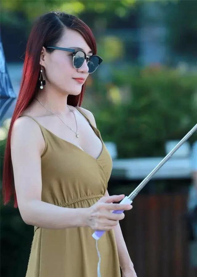 穿搭|吊带连衣裙,性感靓丽,优雅迷人