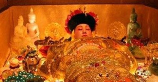 要塞|为何古人去世时嘴里要塞东西?乾隆口含昆虫入葬,武则天残忍至极