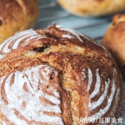 吴宝春|无限次回做的软欧「桂圆全麦面包」