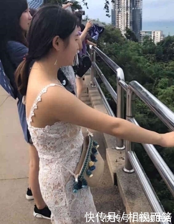 女生 微胖女神穿镂空连衣裙,吸睛无数,网友明人不说暗话,做我女友