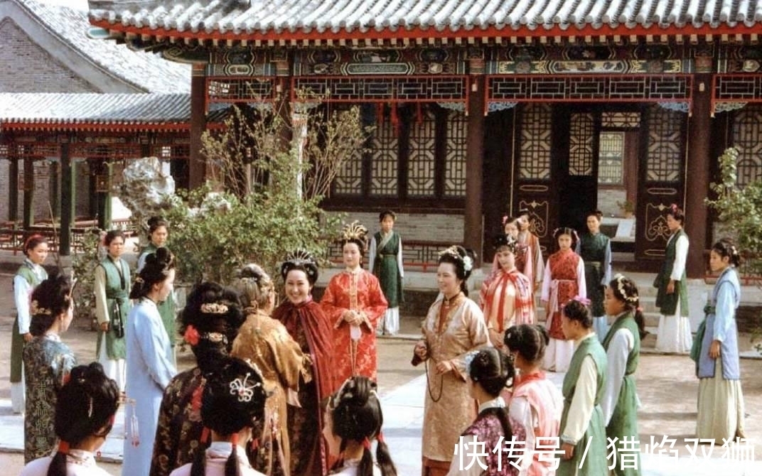 红楼梦#薛家三口常年赖在荣国府,经受了怎样的屈辱?薛宝钗一针见血点破