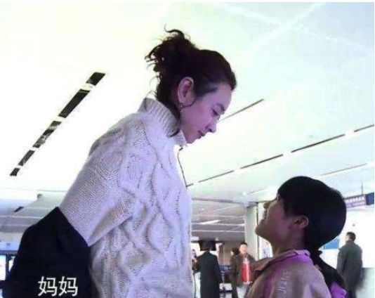 她是《变形计》最幸运的女孩,被大连妈妈收养,受尽城市哥哥宠爱