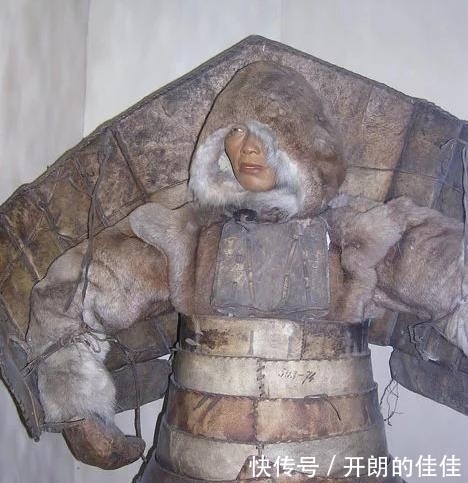 中世纪|中世纪这五种盔甲价格各异，富人刀枪难入，穷人只能用布甲骗自己