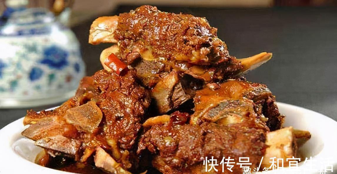 解馋|想吃酱大骨再不用去买啦，大厨教你在家做，肉烂脱骨，吃着真解馋