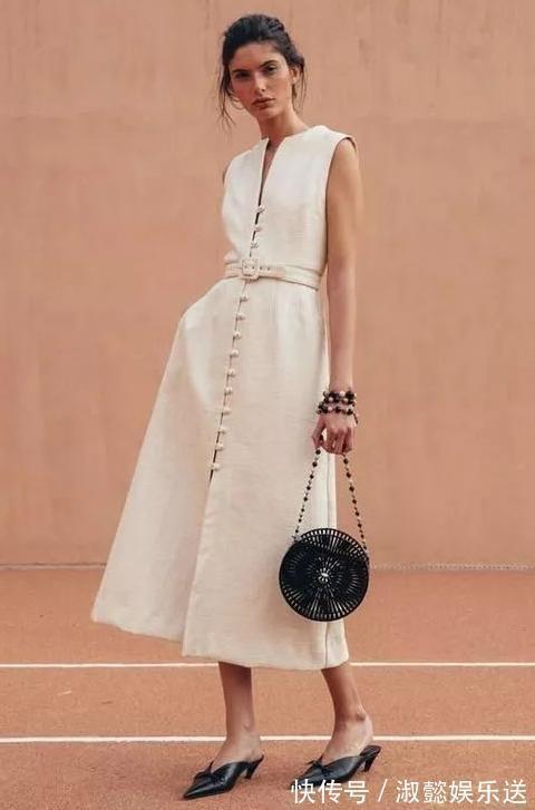 大长腿 收起你的凉鞋,今夏流行这3款鞋子,时髦又显高,适合脚宽的女人