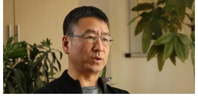 千万网红桃子姐获央媒力捧，牛爱芳却遭网曝，白岩松早已透露真相