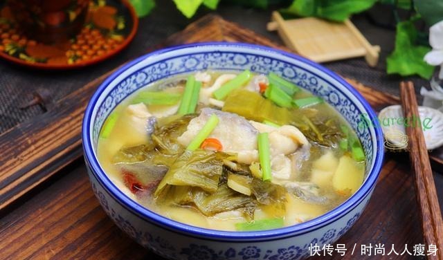  酸菜鱼在家做原来这么简单，酸菜爽口，鱼肉鲜美，连汤汁都好喝