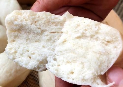 面包|酵母发面速度太慢?教你这样做,30分钟发满盆,馒头比面包还松软