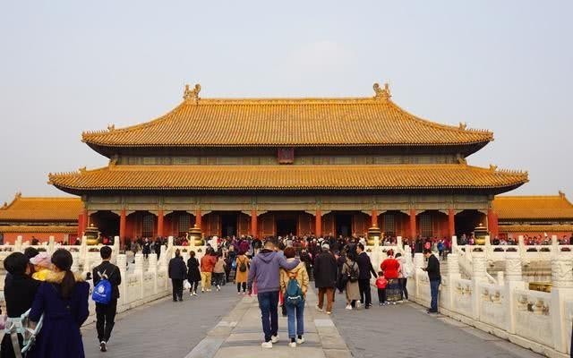 故宫中皇帝住的屋子是个什么样?寝宫里竟放了27张床!