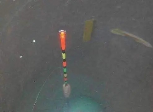 冬钓鲫鱼“漂相”乱?这样一调,吃口全是黑漂,提竿就中!