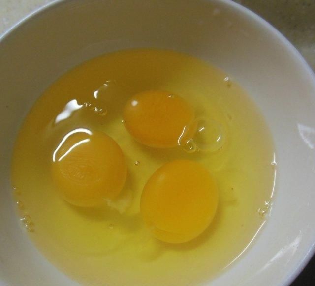 无油三鲜韭菜盒,皮薄馅大,配上一碗粥,早餐吃着超满足