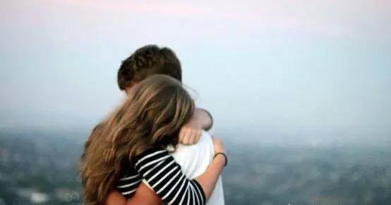 闺女|女儿坐月子我去看她,推开门看了眼厨房,我让女儿离婚