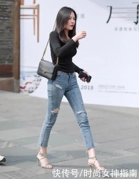 时尚女士小脚裤，牛仔材质弹性好舒适贴身，跟修身T恤搭配堪称完美