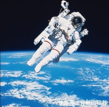 史上最悲惨宇航员，人还在太空国家却没了，怎么回地球