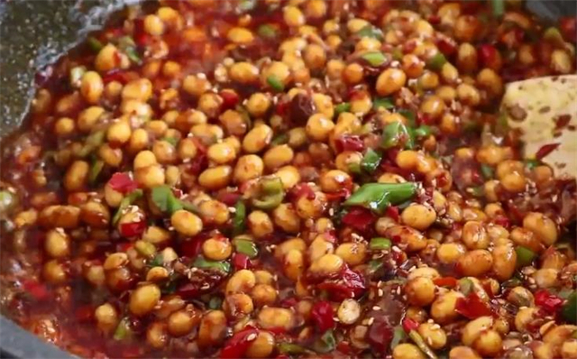 秘制黄豆辣椒酱，香辣美味又下饭，方法简单，保存180天不会坏
