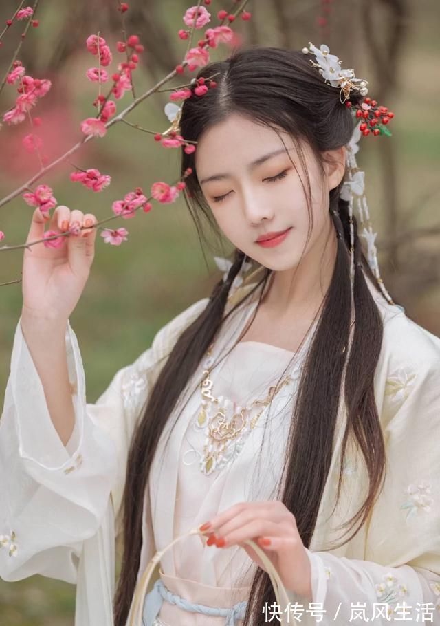 歌女们#柳永很深情的一首词,开头3句就写尽流浪之悲,最后14字冠绝今古