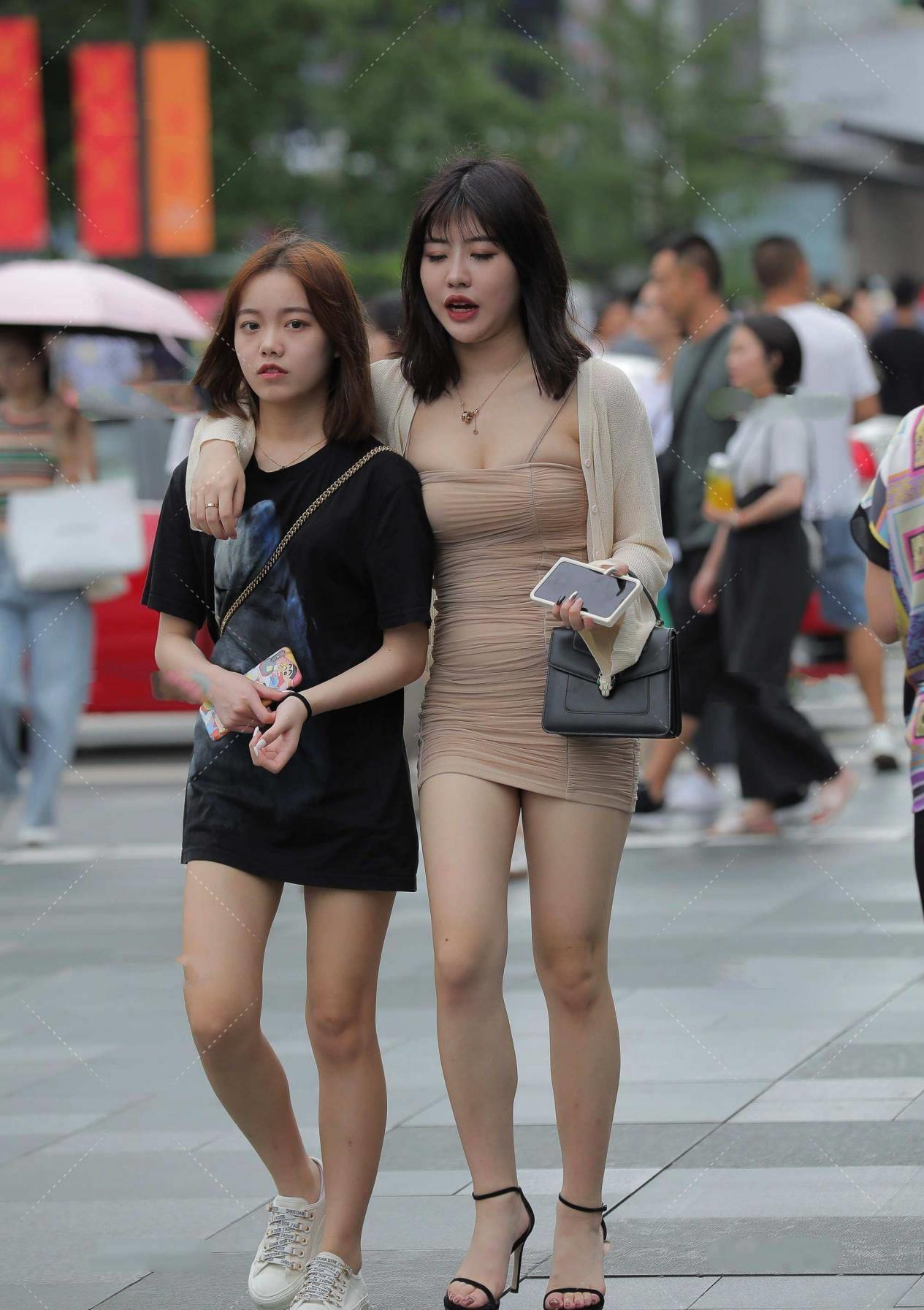 气质|修身立体的褶皱裙，搭配起来气质十足，来get同款吧