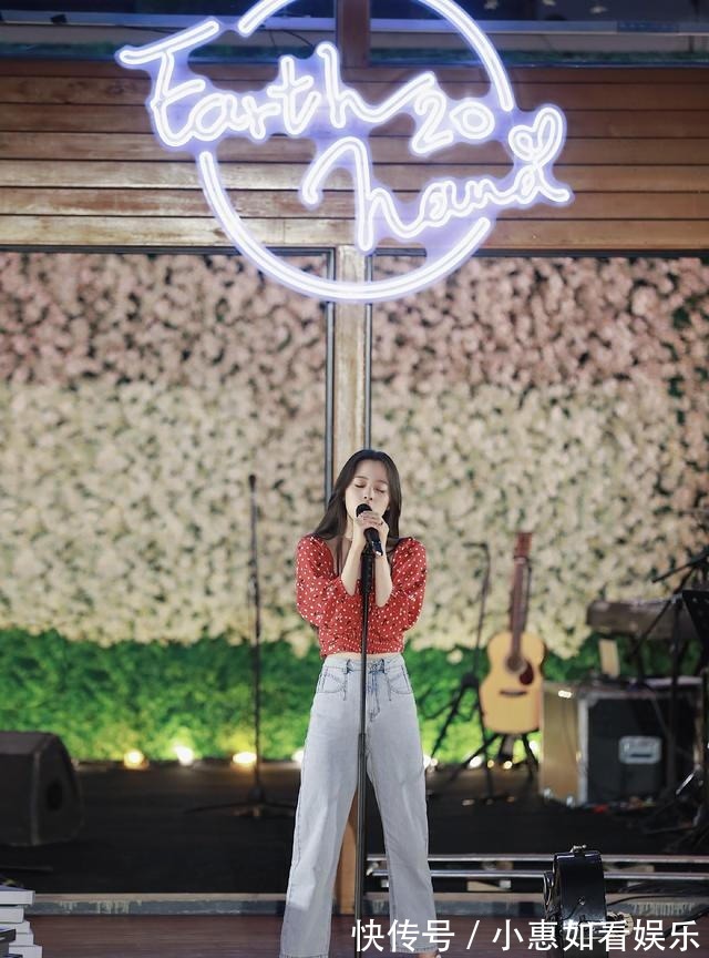 把“老爹裤”穿出淑女感的女生,一般有这几个搭配诀窍,真实用