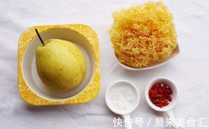 银耳雪梨羹|秋天多喝银耳雪梨汤，清甜滋润，炖一锅，全家都能喝