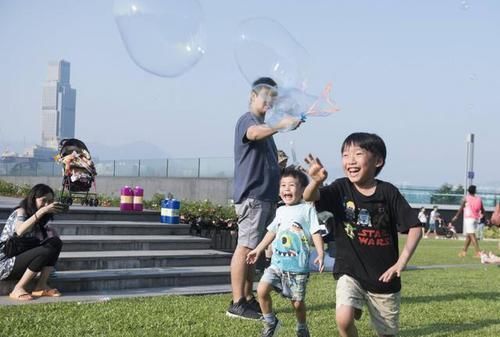 家庭|“多子女”家庭中，往往是这个孩子最孝顺，父母们要疼对人哦