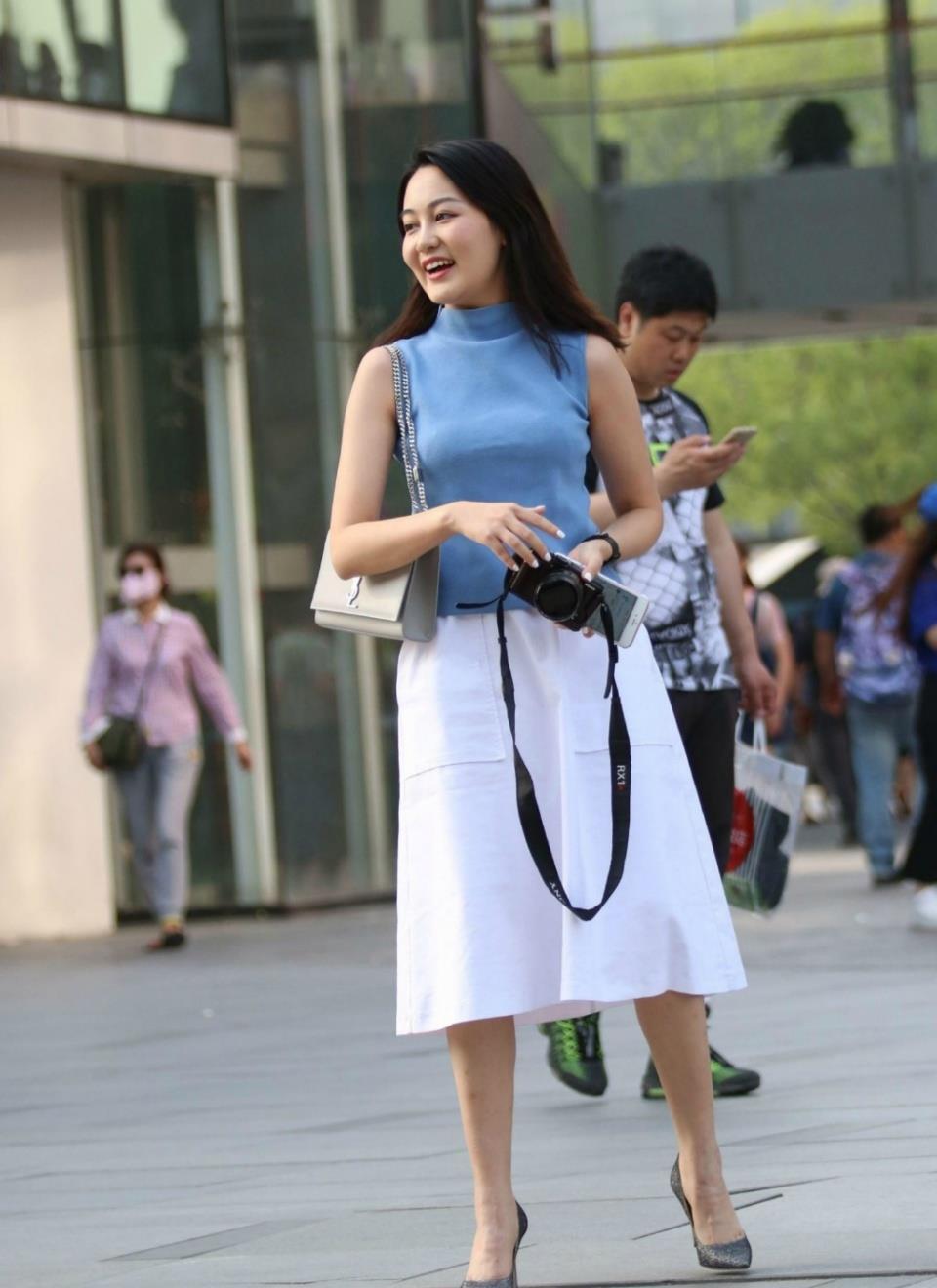 搭配|健美裤被“低估”了,用另类的穿法,展现了身材曼妙的一面