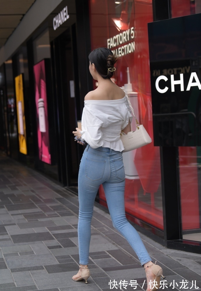 露肩衣 穿铅笔裤好不好看?搭配露肩衣试试,造型会告诉你答案!