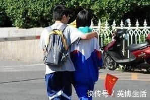 纸条|班主任早恋的学生,一般会在书包里藏着3样东西,一抓一个准