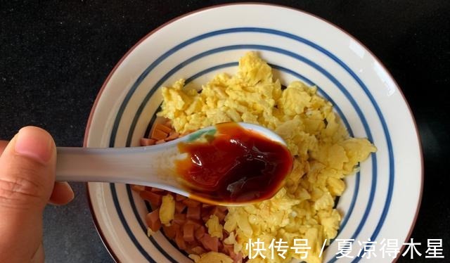 用馄饨皮就能做包子,不需要发面,皮薄还好吃,特别省时哦!