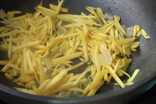 它是细菌的“天敌”,家家户户都有,每天喝1杯,杀菌防感冒!