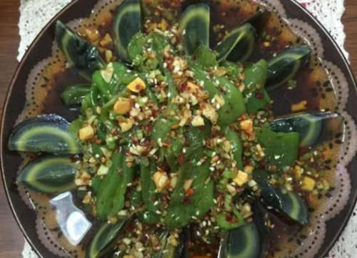 青椒|美食严选：青椒冻豆腐，老弄堂红烧肉，蒜汁红油凉面，青椒皮蛋的做法