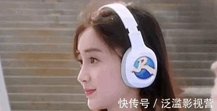 愷弟|baby戴耳機跳舞時,誰注意到宋雨琦下意識的表情,只有女生懂