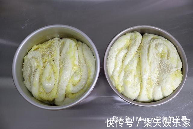 早餐|面包没出炉就满屋飘蒜香，早餐零食不愁了，没菜没酱手撕吃一个