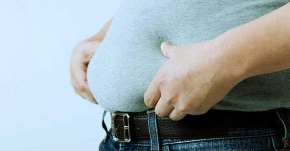 颈部|对于50岁以上的男性,身体2处不“变大”,意味着你还很健康!