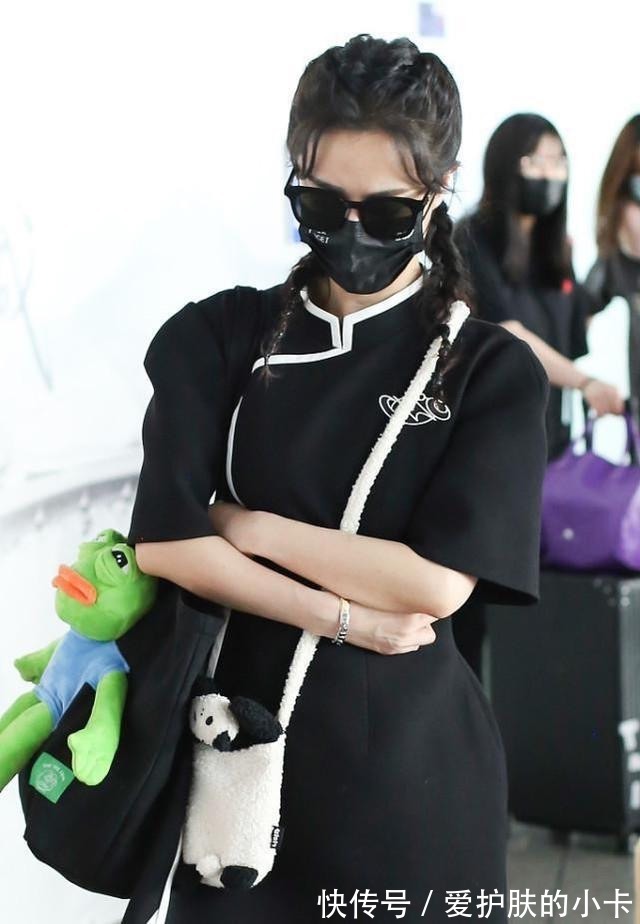 时尚|薇娅也很有东方韵味,穿短旗袍时髦有明星范,不当主播也能当模特