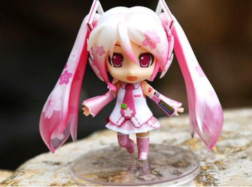 评论|小女孩摔坏百万手办,看了评论区后,宅男决定不让她赔了