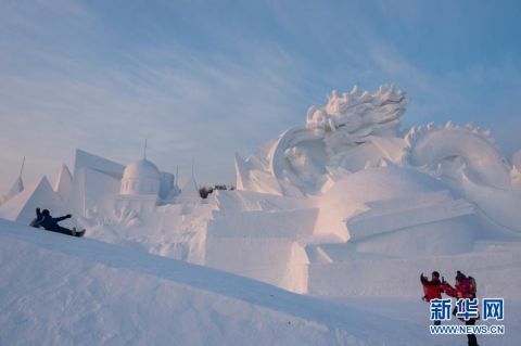 走进“雪雕博物馆” 畅享冬日“雪趣”