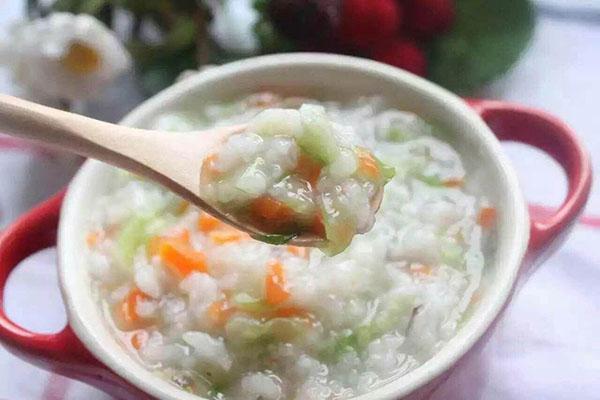 辅食|宝宝1岁前多喂这类食物,将来说话早、发音准