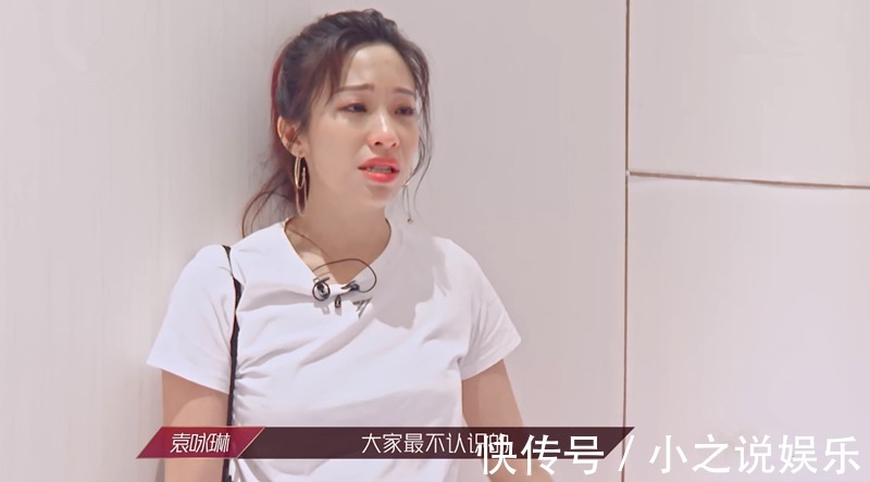 《乘风破浪》里最没存在感姐姐,独自一桌吃饭,连吴昕都不认识她