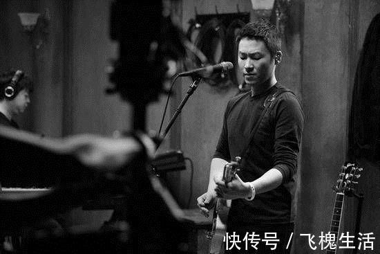 内幕|他上好声音夺冠引人质疑,上其它节目爆料内幕,如今沦落街头卖唱