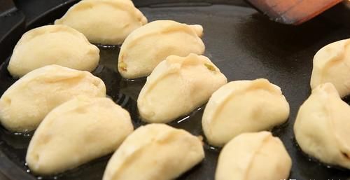 费事|不费事在家做出正宗水煎包，其实不加水更让你酥脆鲜香流口水