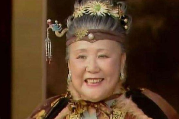 儿子!红楼梦贾母丈夫至少六个妾,却生不出一个儿子,贾母手腕太厉害