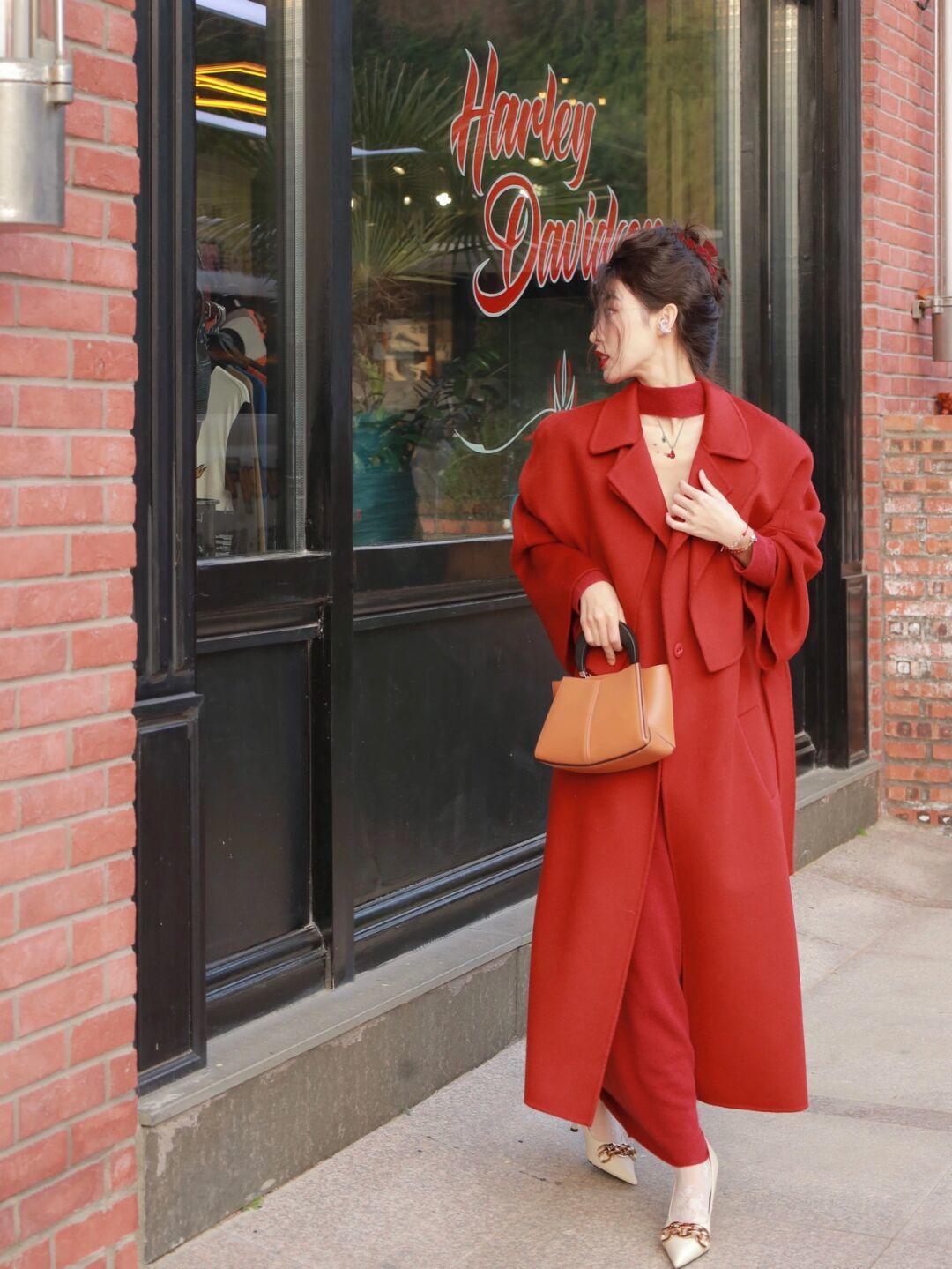 浪漫风|真正洋气的女人,冬天都爱穿这几款“大衣”,简约利落又百搭