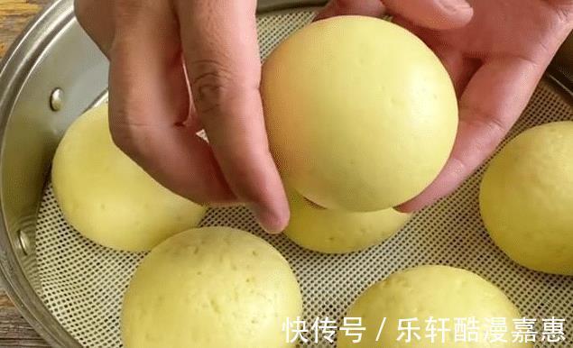 白面|夏天多吃粗粮,这样做玉米面馒头,暄软不硬,比白馒头好吃、刮油