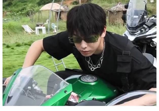 五哈第二季陣容官宣，全員拍攝宣傳片時，鹿晗白得像被P上的